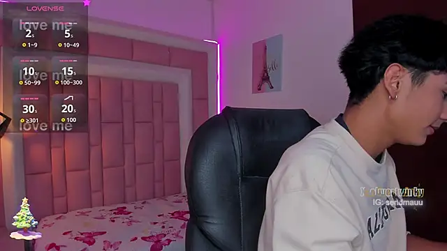 Snapshot of OliverTwinky chatting on 20, 11, 2025 OliverTwinky online show from 20, 11, 2025