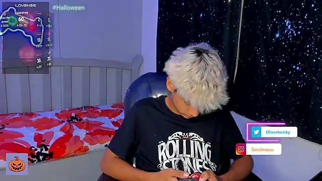 Snapshot of OliverTwinky chatting on 18, 10, 2025 OliverTwinky online show from 18, 10, 2025