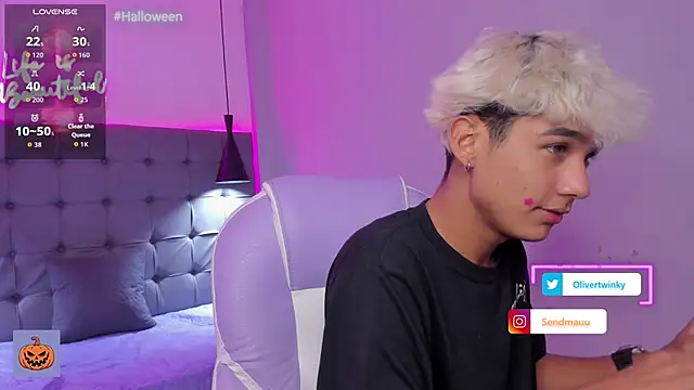 Snapshot of OliverTwinky chatting on 13, 10, 2025 OliverTwinky online show from 13, 10, 2025