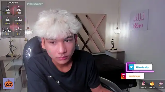 Snapshot of OliverTwinky chatting on 14, 10, 2025 OliverTwinky online show from 14, 10, 2025