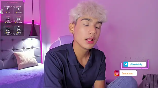 Snapshot of OliverTwinky chatting on 14, 9, 2025 OliverTwinky online show from 14, 9, 2025