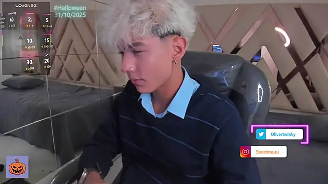 Snapshot of OliverTwinky chatting on 22, 10, 2025 OliverTwinky online show from 22, 10, 2025