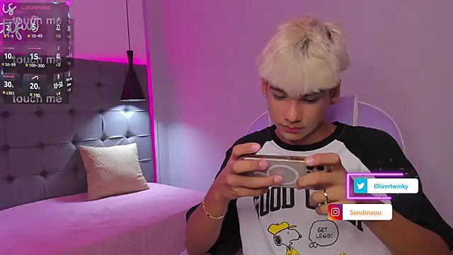 Snapshot of OliverTwinky chatting on 2, 10, 2025 OliverTwinky online show from 2, 10, 2025