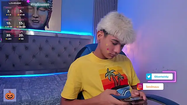 Snapshot of OliverTwinky chatting on 5, 10, 2025 OliverTwinky online show from 5, 10, 2025