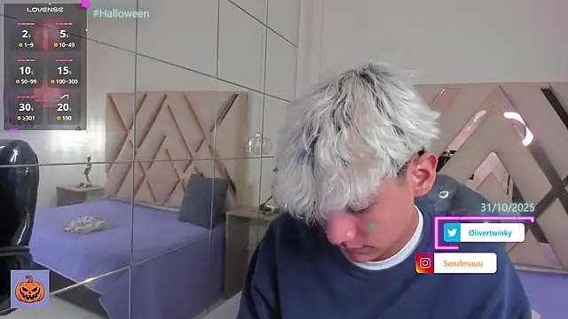 Snapshot of OliverTwinky chatting on 30, 10, 2025 OliverTwinky online show from 30, 10, 2025