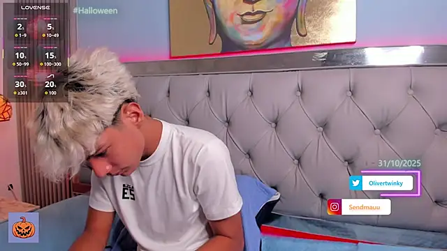 Snapshot of OliverTwinky chatting on 29, 10, 2025 OliverTwinky online show from 29, 10, 2025