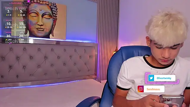 Snapshot of OliverTwinky chatting on 28, 9, 2025 OliverTwinky online show from 28, 9, 2025