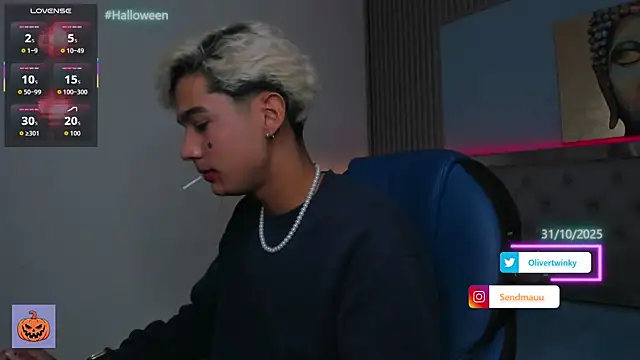 Snapshot of OliverTwinky chatting on 28, 10, 2025 OliverTwinky online show from 28, 10, 2025