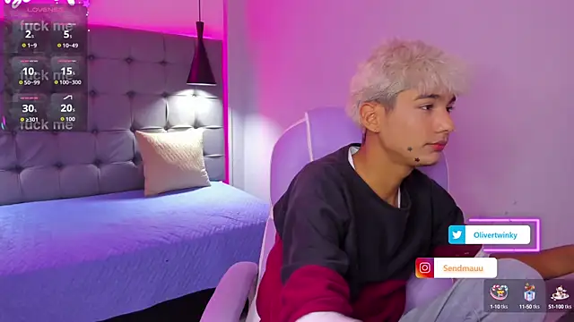 Snapshot of OliverTwinky chatting on 13, 9, 2025 OliverTwinky online show from 13, 9, 2025