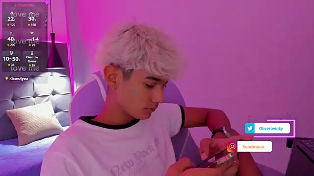 Snapshot of OliverTwinky chatting on 16, 9, 2025 OliverTwinky online show from 16, 9, 2025