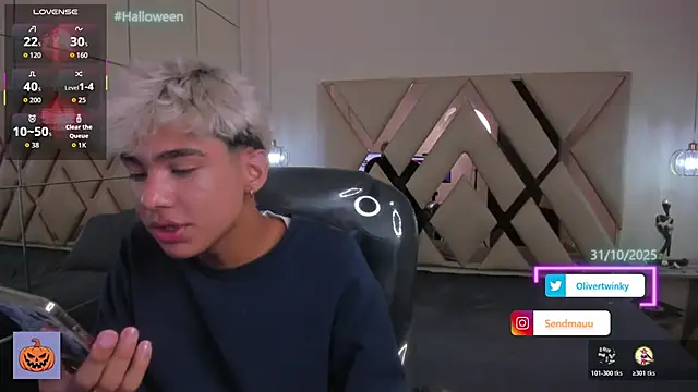 Snapshot of OliverTwinky chatting on 24, 10, 2025 OliverTwinky online show from 24, 10, 2025