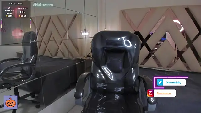 Snapshot of OliverTwinky chatting on 21, 10, 2025 OliverTwinky online show from 21, 10, 2025