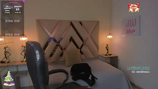 Snapshot of OliverTwinky chatting on 14, 11, 2025 OliverTwinky online show from 14, 11, 2025