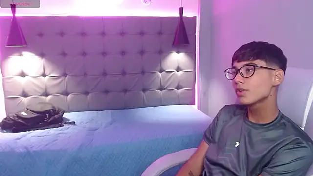 Snapshot of OliverTwinky chatting on 22, 3, 2025 OliverTwinky online show from 22, 3, 2025