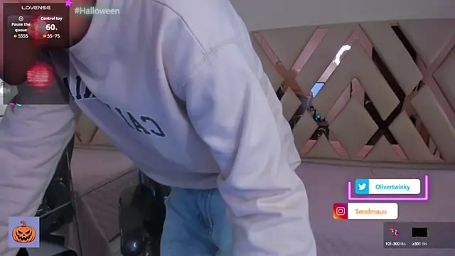 Snapshot of OliverTwinky chatting on 3, 10, 2025 OliverTwinky online show from 3, 10, 2025