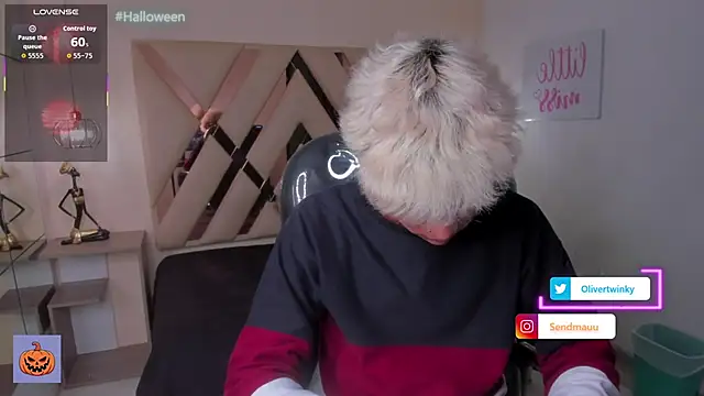 Snapshot of OliverTwinky chatting on 16, 10, 2025 OliverTwinky online show from 16, 10, 2025