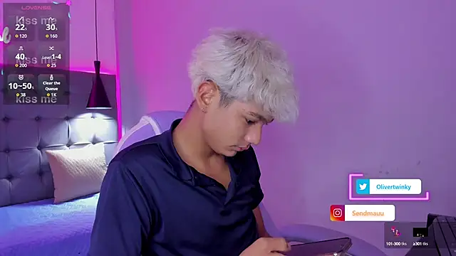 Snapshot of OliverTwinky chatting on 15, 9, 2025 OliverTwinky online show from 15, 9, 2025