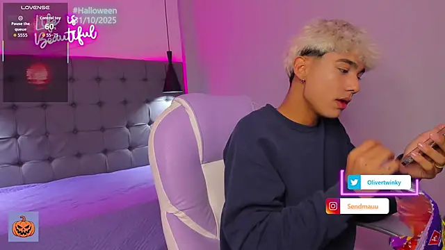 Snapshot of OliverTwinky chatting on 24, 10, 2025 OliverTwinky online show from 24, 10, 2025