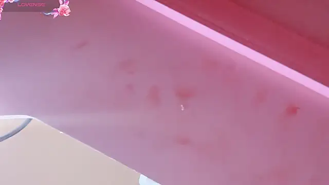 Snapshot of yiyi-chin chatting on 12, 9, 2025 yiyi-chin online show from 12, 9, 2025