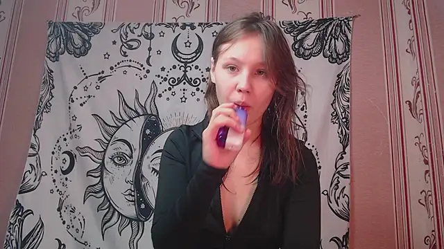 Thighswithspikes online show from 9, 9, 2025