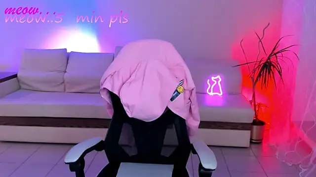 Snapshot of SweetMeeow chatting on 12, 11, 2025 SweetMeeow online show from 12, 11, 2025