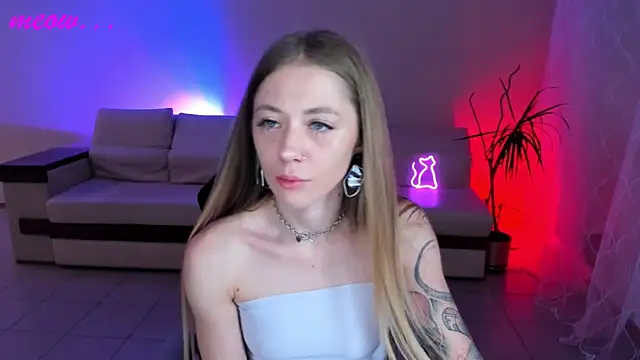 Snapshot of SweetMeeow chatting on 14, 11, 2025 SweetMeeow online show from 14, 11, 2025