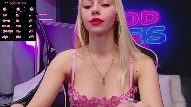 AlessiaCroft online show from 18, 11, 2025