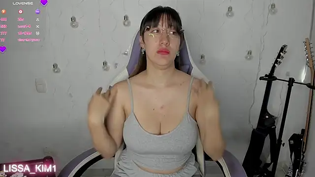 Snapshot of Lissa_Kim1 chatting on 30, 11, 2025 Lissa Kim1 online show from 30, 11, 2025
