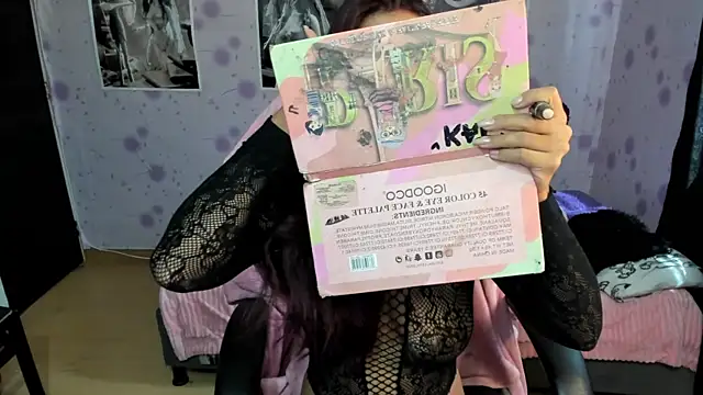 Snapshot of Medussa_katt chatting on 24, 11, 2025 Medussa katt online show from 24, 11, 2025