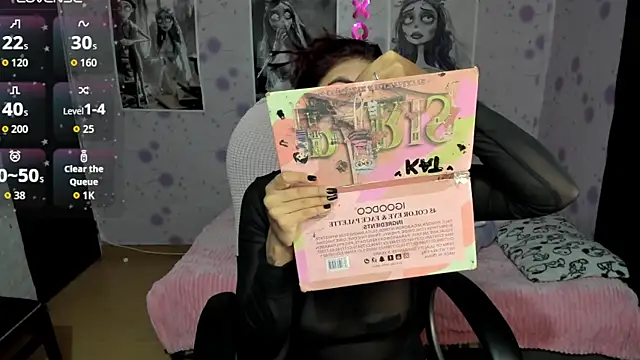 Medussa katt online show from 17, 12, 2025