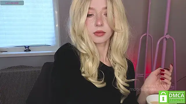 sweetuniporn online show from 6, 10, 2025