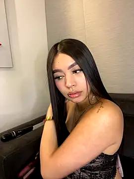 Snapshot of Cristina_pinkk chatting on 12, 11, 2025 Cristina pinkk online show from 12, 11, 2025