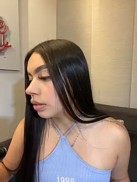 Snapshot of Cristina_pinkk chatting on 8, 11, 2025 Cristina pinkk online show from 8, 11, 2025