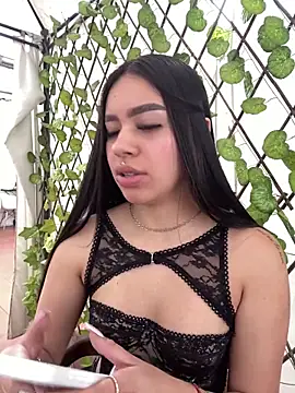 Snapshot of Cristina_pinkk chatting on 31, 10, 2025 Cristina pinkk online show from 31, 10, 2025