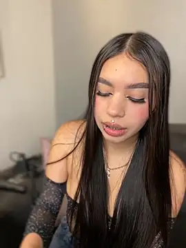 Snapshot of Cristina_pinkk chatting on 15, 11, 2025 Cristina pinkk online show from 15, 11, 2025