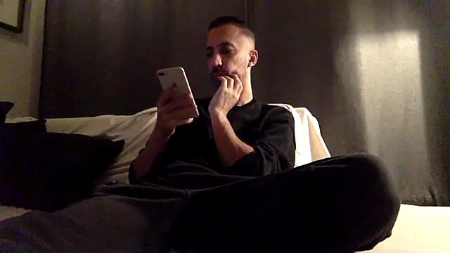 who am i x404 online show from 7, 10, 2025