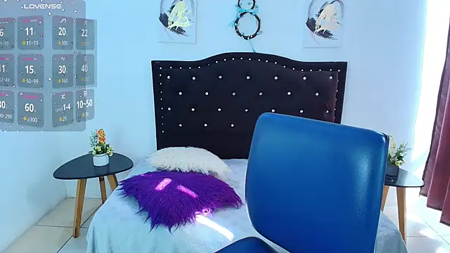 Ariana F W online show from 11, 9, 2025