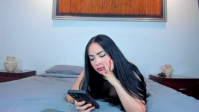 Bella  hamilton online show from 25, 6, 2026