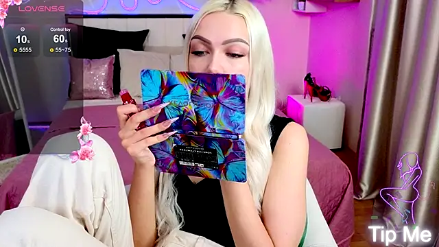 LinaLirian online show from 8, 10, 2025