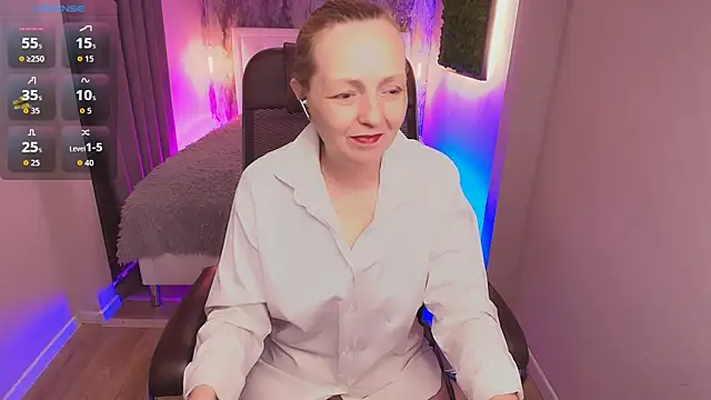 Karen Villis online show from 7, 10, 2025