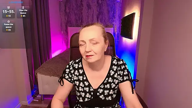 Karen Villis online show from 8, 10, 2025