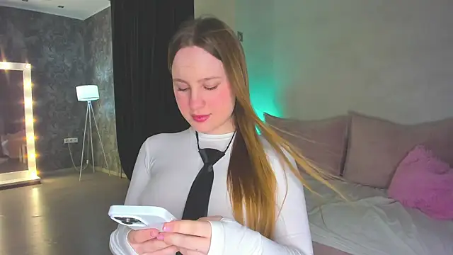 Candy Cansew online show from 5, 4, 2026