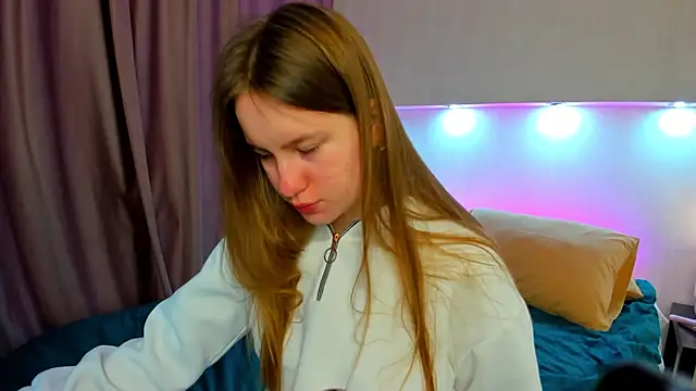 Candy Cansew online show from 14, 9, 2025