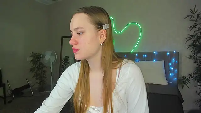 Candy Cansew online show from 3, 12, 2025