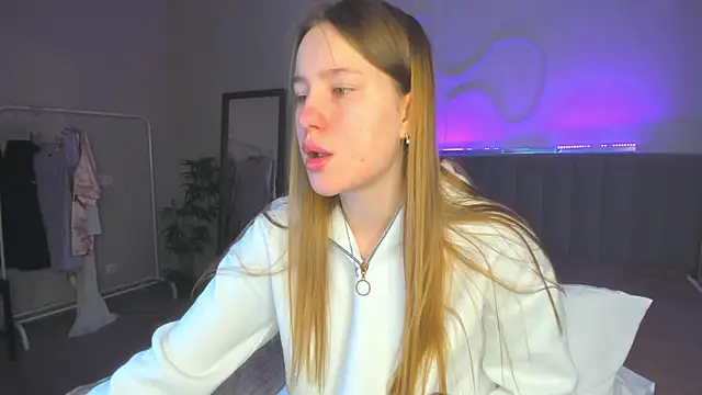 Candy Cansew online show from 10, 9, 2025