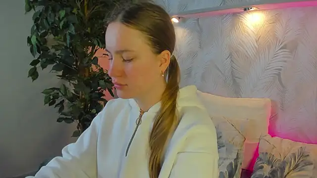 Candy Cansew online show from 19, 9, 2025