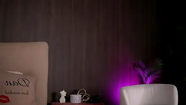 ChloeDevine online show from 24, 9, 2025