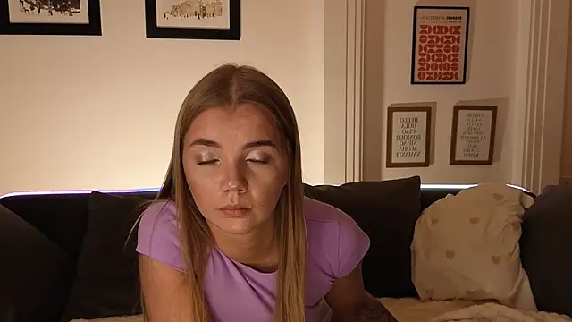 CarrieBradshaww online show from 22, 11, 2025