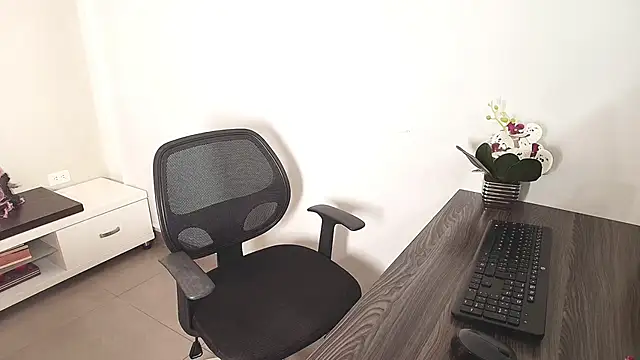  Victoria Collins online show from 17, 10, 2025