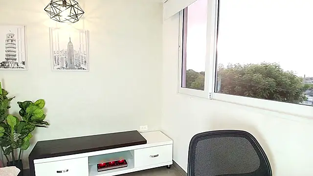  Victoria Collins online show from 17, 9, 2025